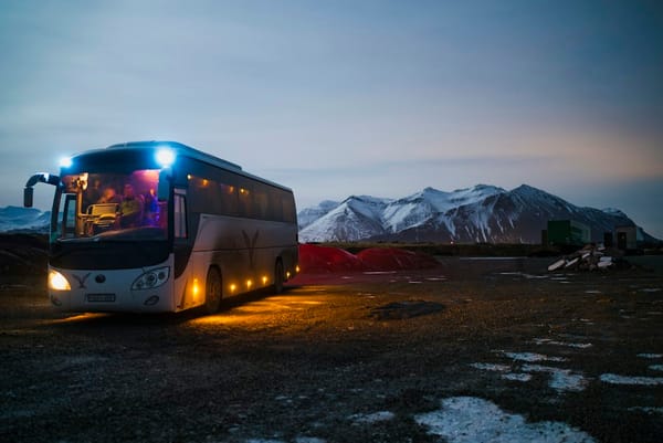 45/50 Seater Luxury Volvo Coach Bus